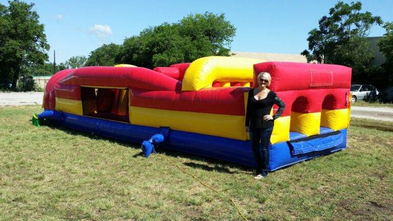 40′ seven element obstacle course rental at an event