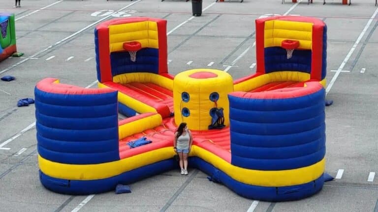 4 Man Tug & Dunk Bungee Run
