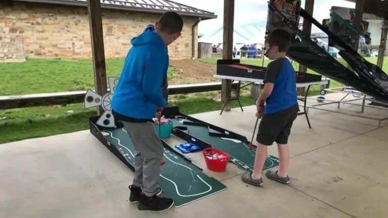 3 Hole Mini Golf