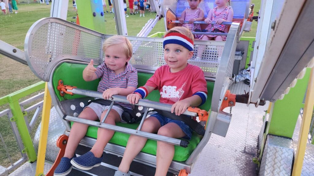 Eli Kiddy Ferris Wheel rental photo